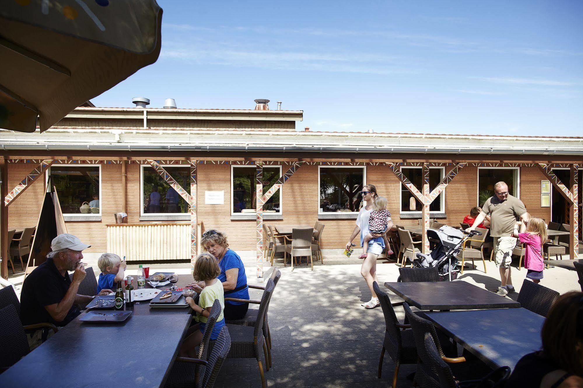 Givskud Zoo Hostel 外观 照片